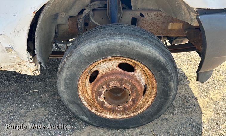 image for item DO7021 1999 Ford F450 Super Duty flatbed truck