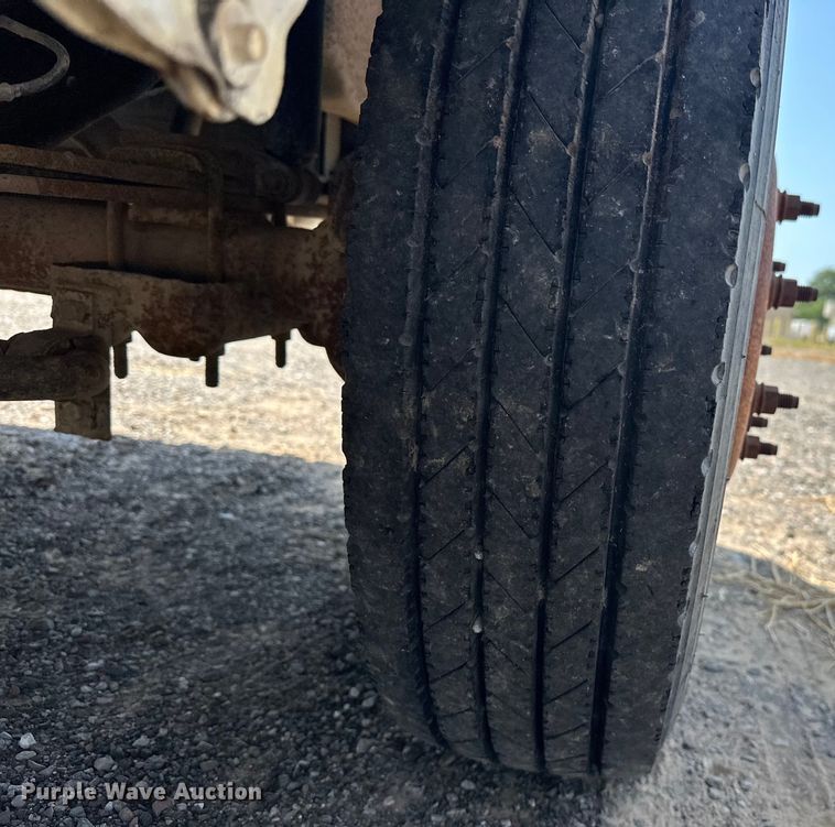 image for item DO7021 1999 Ford F450 Super Duty flatbed truck