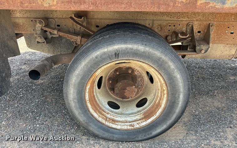 image for item DO7021 1999 Ford F450 Super Duty flatbed truck