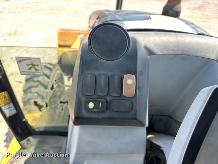 image for item DO7097 2007 Caterpillar  414E IL loader