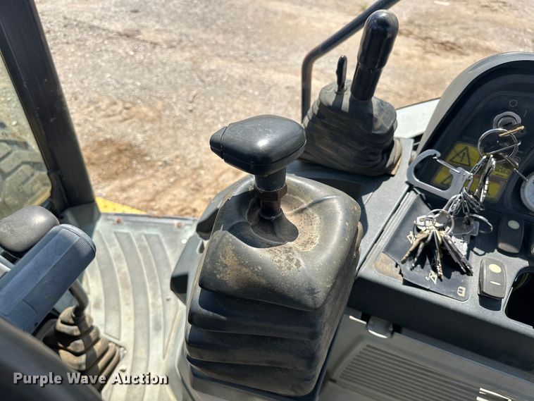 image for item DO7097 2007 Caterpillar  414E IL loader