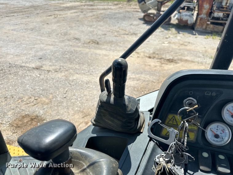 image for item DO7097 2007 Caterpillar  414E IL loader