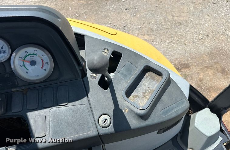 image for item DO7097 2007 Caterpillar  414E IL loader