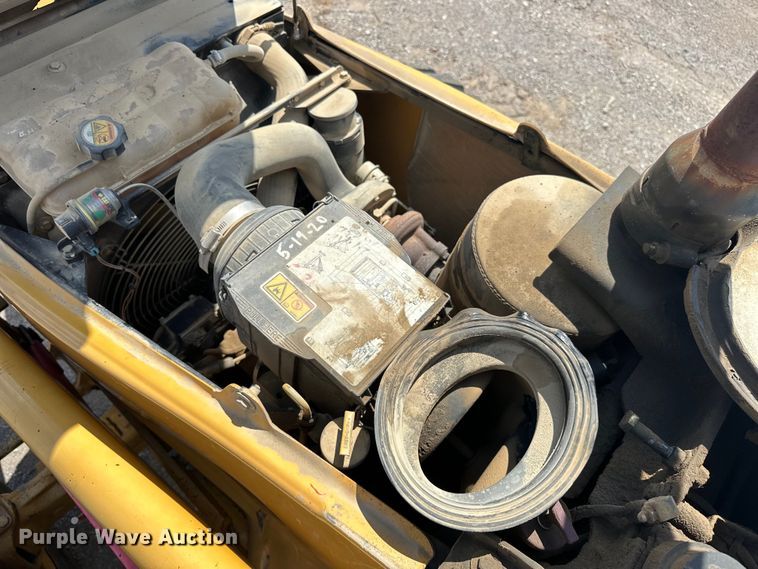 image for item DO7097 2007 Caterpillar  414E IL loader