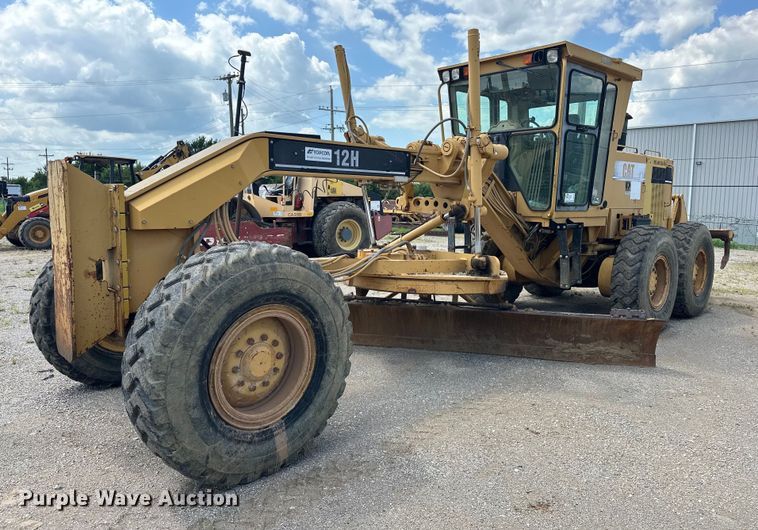image for item DO7100 1997 Caterpillar  12H motor grader