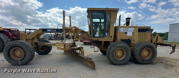 image for item DO7100 1997 Caterpillar  12H motor grader