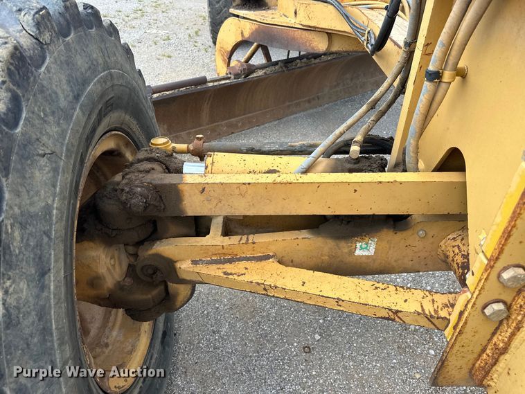 image for item DO7100 1997 Caterpillar  12H motor grader