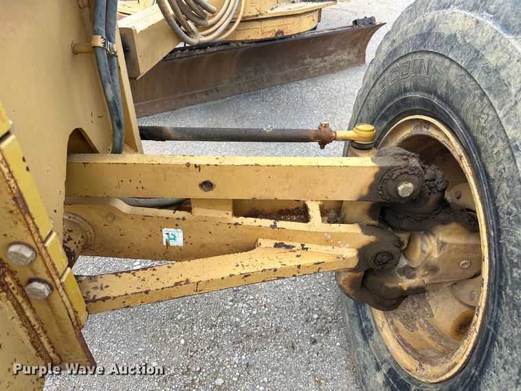 image for item DO7100 1997 Caterpillar  12H motor grader