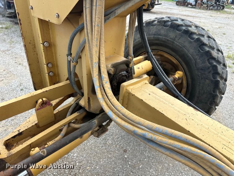 image for item DO7100 1997 Caterpillar  12H motor grader