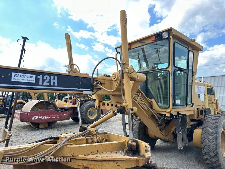 image for item DO7100 1997 Caterpillar  12H motor grader