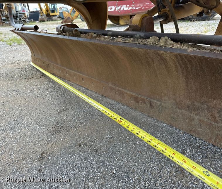 image for item DO7100 1997 Caterpillar  12H motor grader