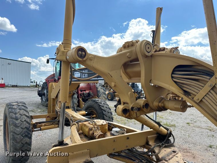 image for item DO7100 1997 Caterpillar  12H motor grader