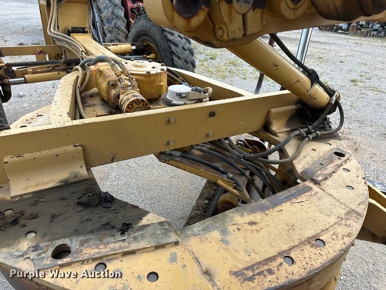 image for item DO7100 1997 Caterpillar  12H motor grader