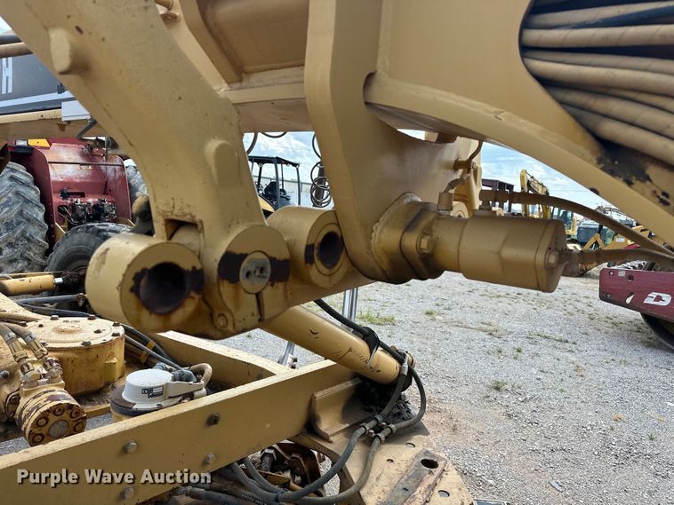 image for item DO7100 1997 Caterpillar  12H motor grader