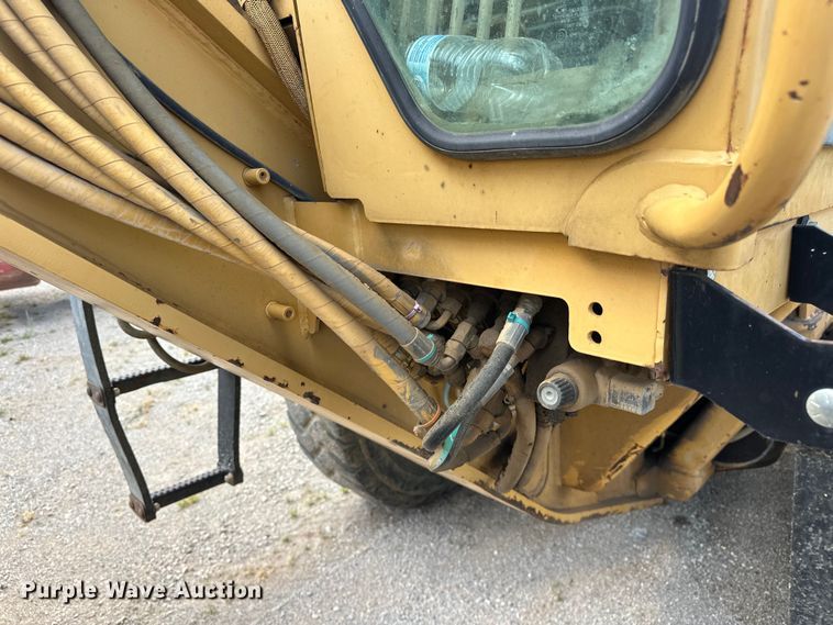 image for item DO7100 1997 Caterpillar  12H motor grader