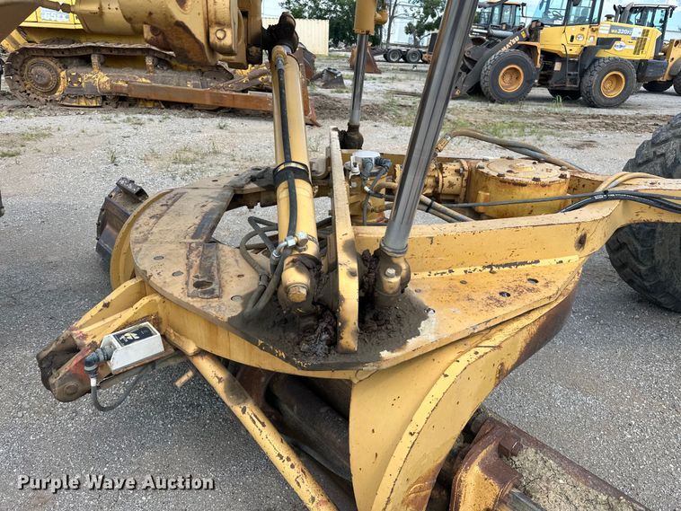 image for item DO7100 1997 Caterpillar  12H motor grader