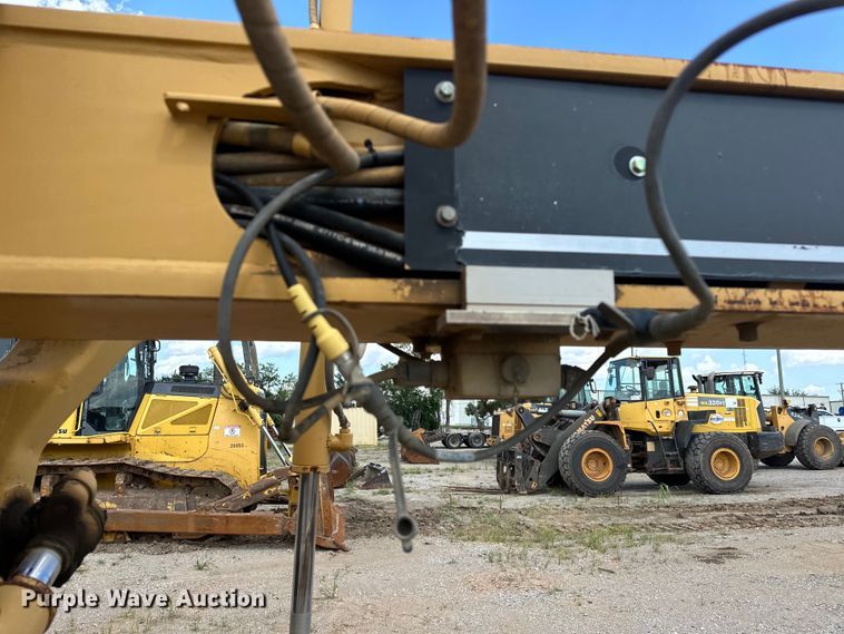 image for item DO7100 1997 Caterpillar  12H motor grader