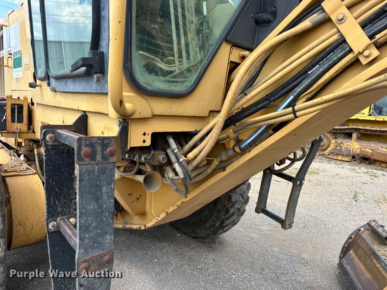 image for item DO7100 1997 Caterpillar  12H motor grader