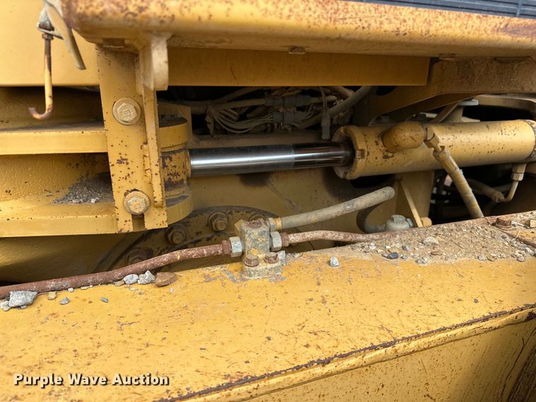 image for item DO7100 1997 Caterpillar  12H motor grader