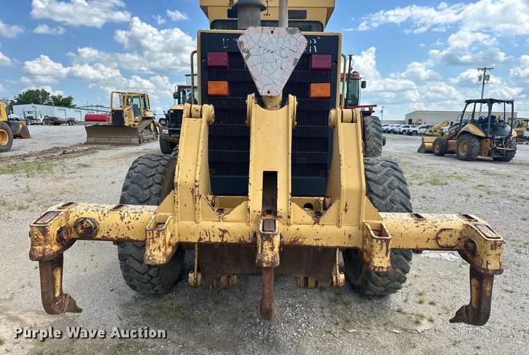 image for item DO7100 1997 Caterpillar  12H motor grader