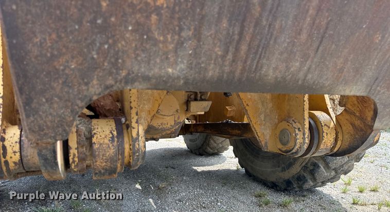 image for item DO7100 1997 Caterpillar  12H motor grader