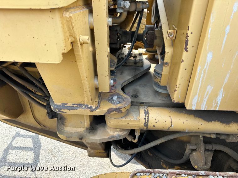 image for item DO7100 1997 Caterpillar  12H motor grader