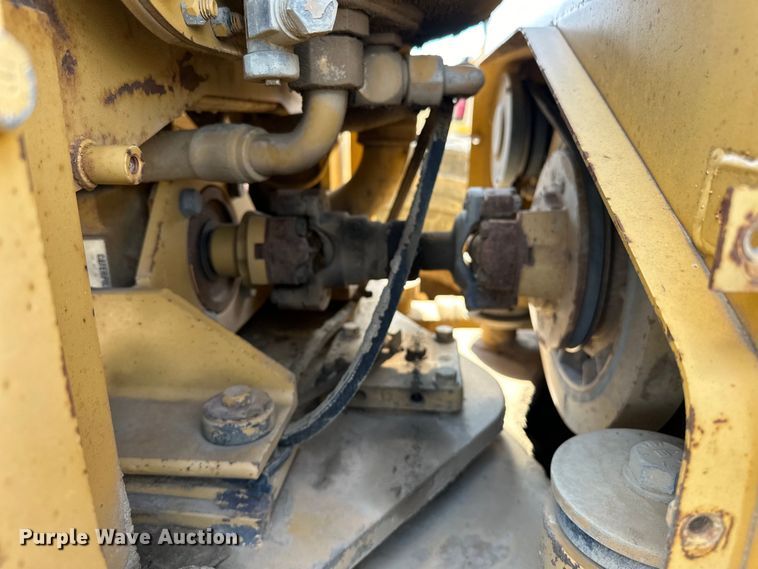 image for item DO7100 1997 Caterpillar  12H motor grader