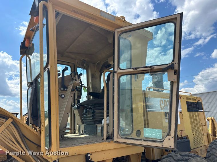 image for item DO7100 1997 Caterpillar  12H motor grader
