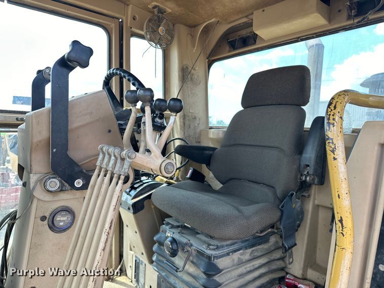 image for item DO7100 1997 Caterpillar  12H motor grader