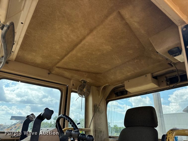 image for item DO7100 1997 Caterpillar  12H motor grader