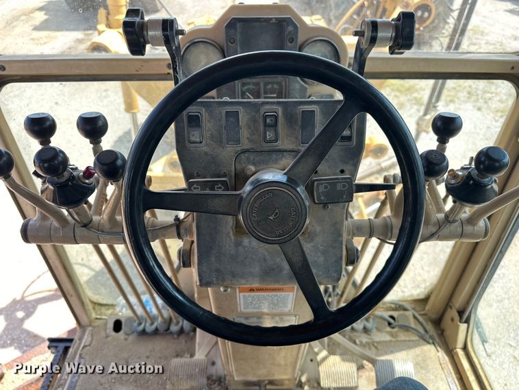 image for item DO7100 1997 Caterpillar  12H motor grader