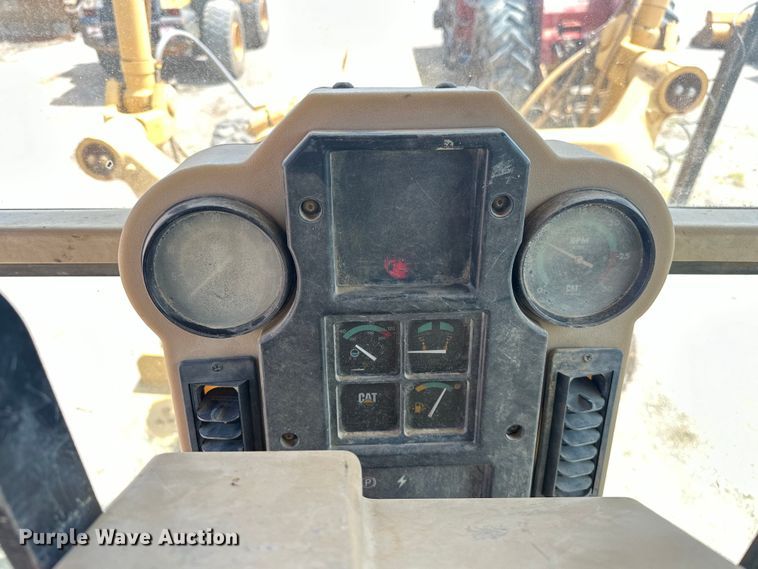 image for item DO7100 1997 Caterpillar  12H motor grader