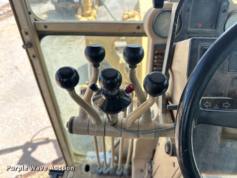 image for item DO7100 1997 Caterpillar  12H motor grader