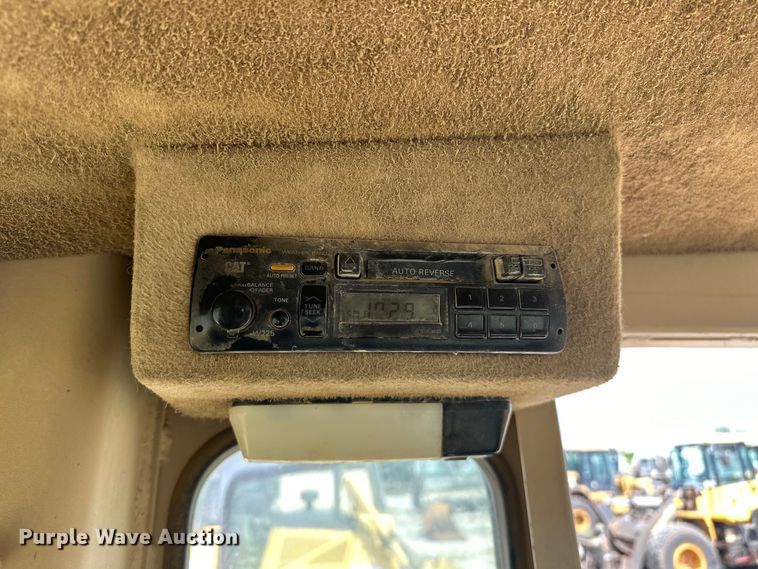 image for item DO7100 1997 Caterpillar  12H motor grader