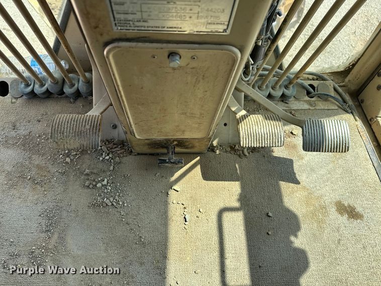 image for item DO7100 1997 Caterpillar  12H motor grader