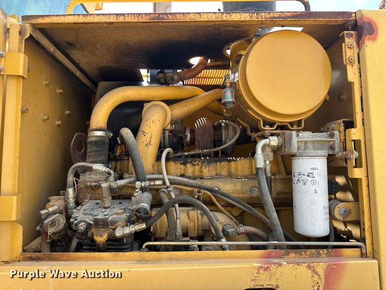 image for item DO7100 1997 Caterpillar  12H motor grader