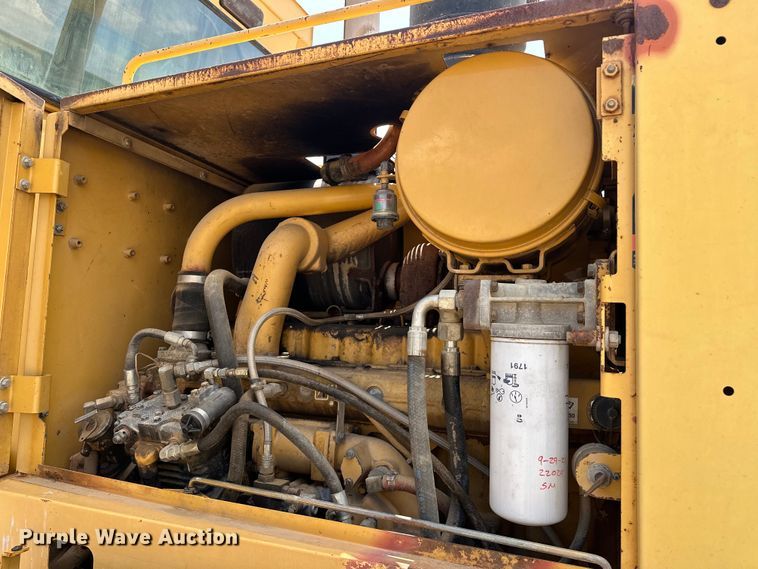 image for item DO7100 1997 Caterpillar  12H motor grader