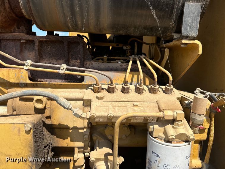 image for item DO7100 1997 Caterpillar  12H motor grader