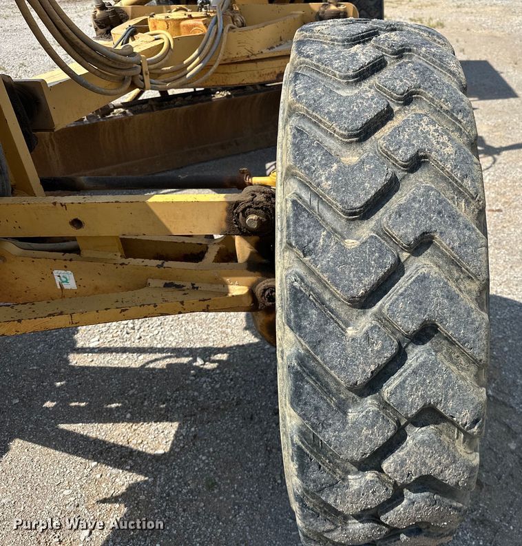 image for item DO7100 1997 Caterpillar  12H motor grader