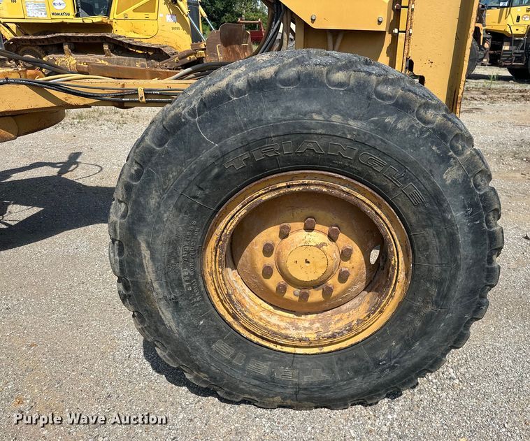 image for item DO7100 1997 Caterpillar  12H motor grader