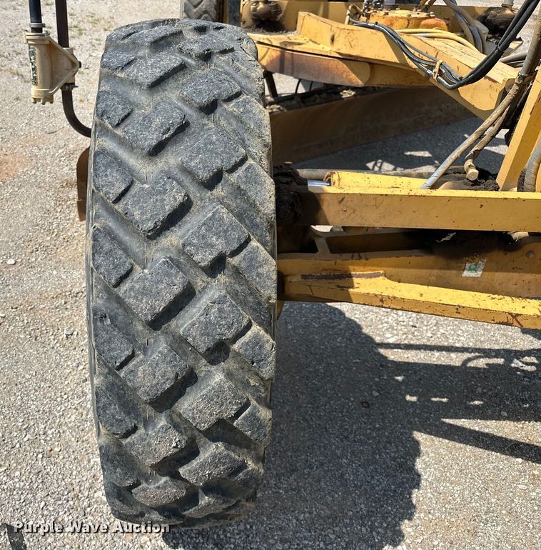 image for item DO7100 1997 Caterpillar  12H motor grader