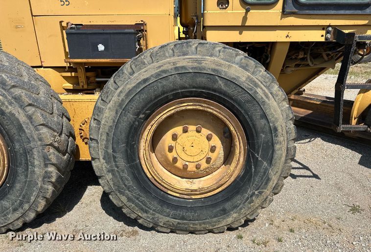 image for item DO7100 1997 Caterpillar  12H motor grader