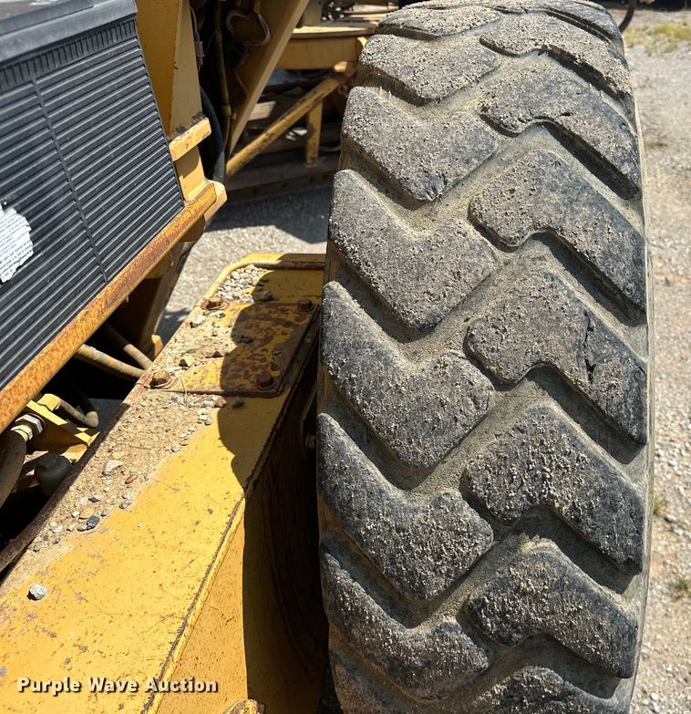 image for item DO7100 1997 Caterpillar  12H motor grader