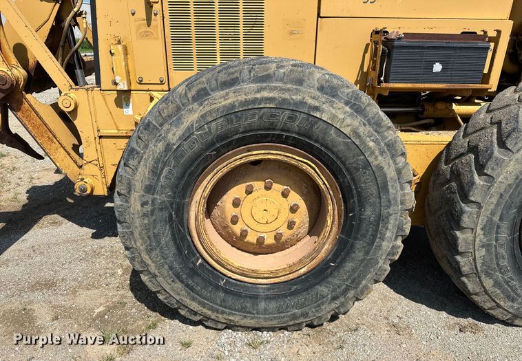 image for item DO7100 1997 Caterpillar  12H motor grader
