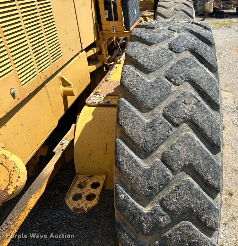 image for item DO7100 1997 Caterpillar  12H motor grader