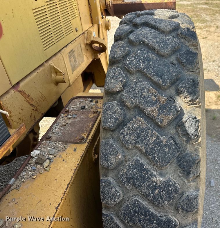 image for item DO7100 1997 Caterpillar  12H motor grader