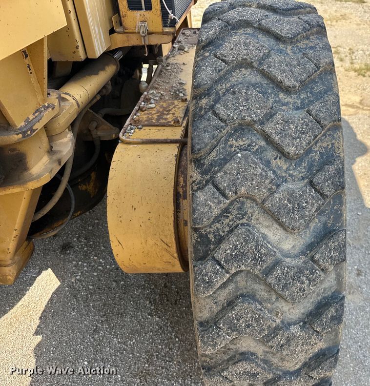 image for item DO7100 1997 Caterpillar  12H motor grader