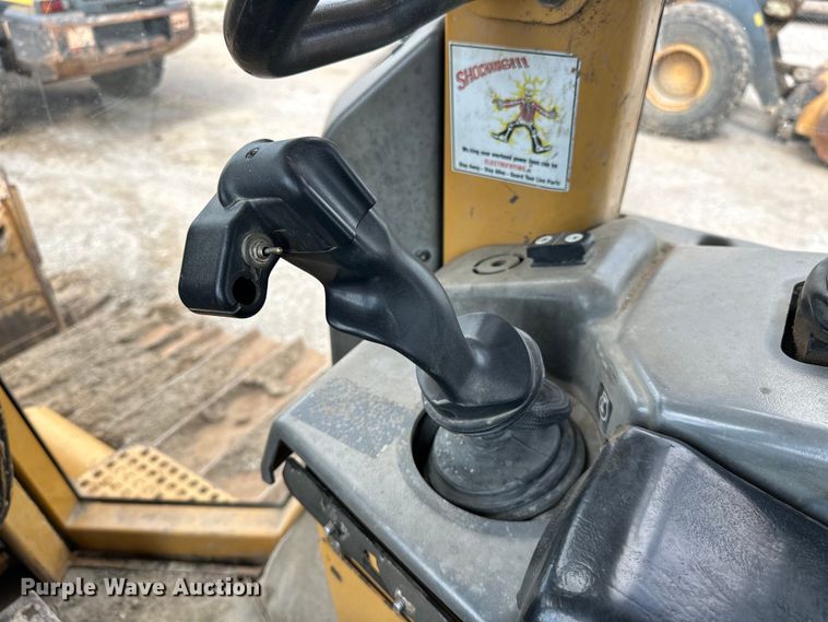 image for item DO7102 2006 Caterpillar  D6N XL dozer