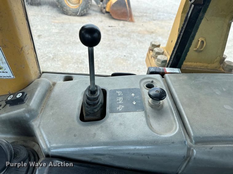 image for item DO7102 2006 Caterpillar  D6N XL dozer