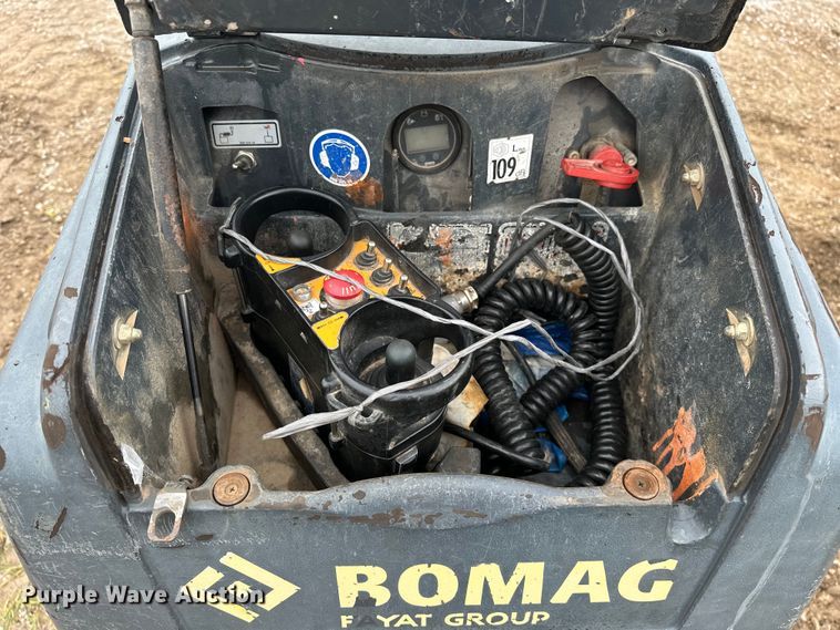 image for item DO7119 Bomag BMP 8500 trench compactor